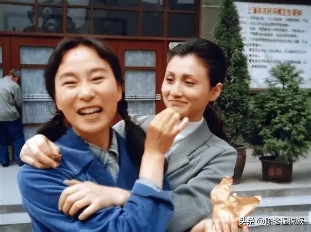 姜还是老的辣！婚内出轨、污蔑前夫三十年，70岁奚美娟"人设崩塌"