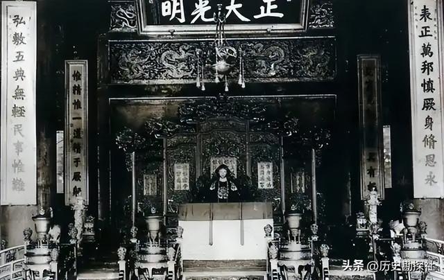1924年溥仪被赶出紫禁城，在翊坤宫留影，寸头高筒皮靴，气质不凡
