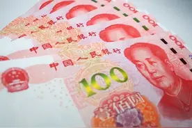 人社部定调，2025年养老金调整向中低收入倾斜，1500能涨8％吗？图片