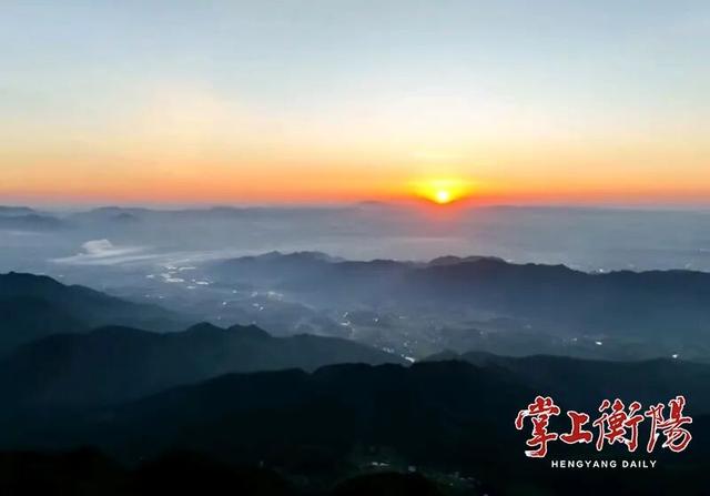 四明山：奇峰秘境随秋舞 古木珍禽映日明