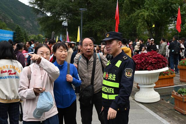 风景之内是九寨 风景之外是守护