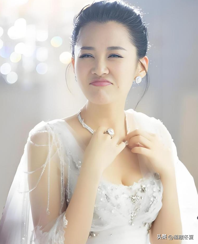 她一生 “风流成性	、老少通吃”	，撩汉无数，现如今56岁却依旧单身