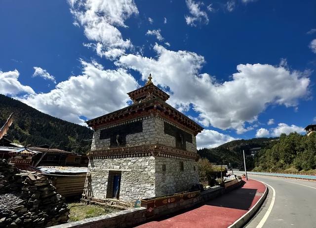 川西自驾别只盯大小环线！这3条人少景美的宝藏线路，请收藏备用