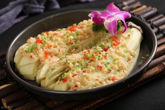 茄子再次成为关注焦点！医生发现：吃茄子时，一定要多注意这4点