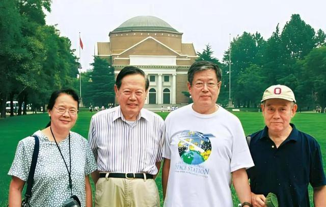 原来杨振宁葬礼当天，93岁弟弟杨振汉露面，透露哥哥一大未了心愿