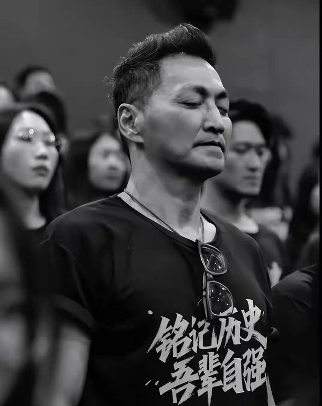 成龙也没想到，何家劲会因《731》上映当天一特殊举动，口碑暴涨
