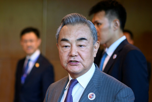 取消访问！中方罕见发火，王毅点名警告日本，石破茂公开反省战争