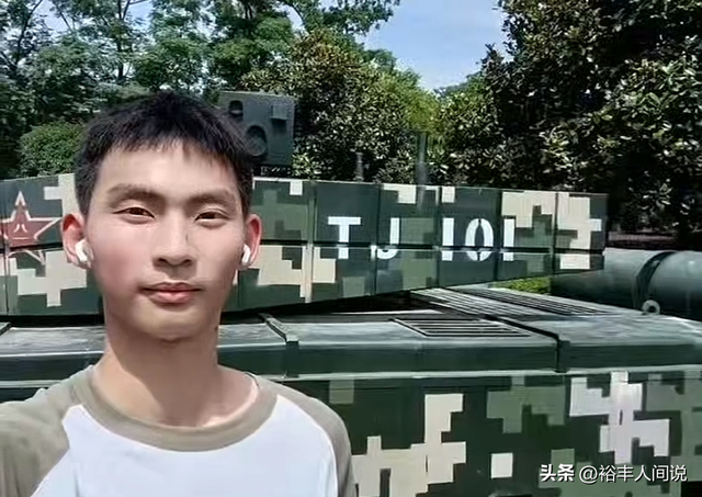 浙江高考生胡国涛去世，年仅18岁，刚考上大学，妈妈含泪注销户籍