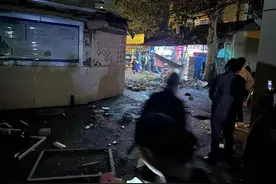 德阳一小区住户家中突发爆炸事故：当地连夜疏散20余户居民，两伤者已送医图片