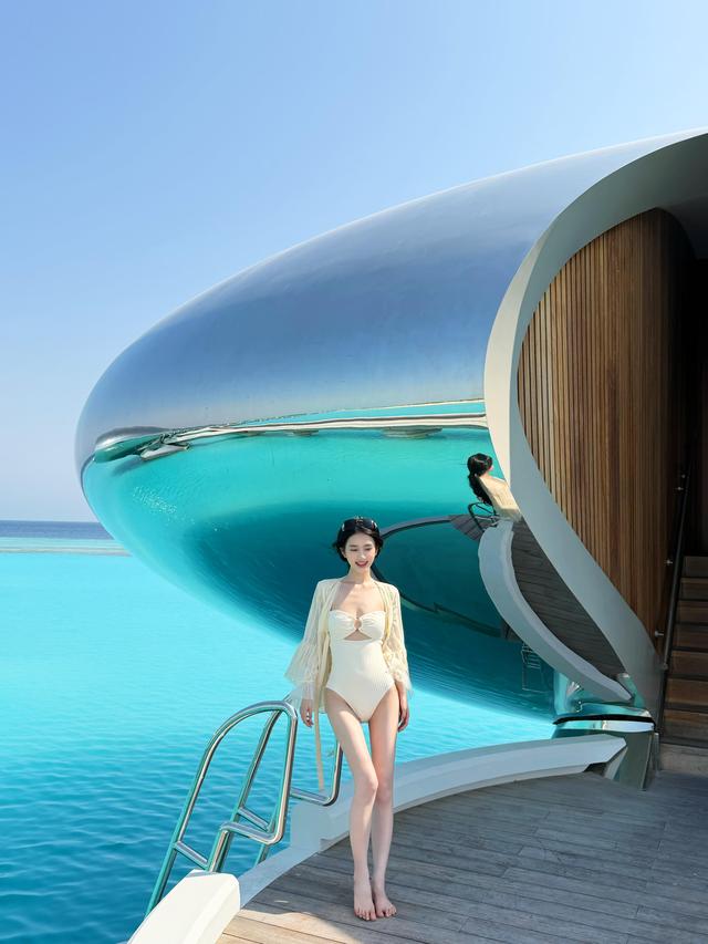 潘敏太喜欢穿比基尼了，主要是身材真迷人