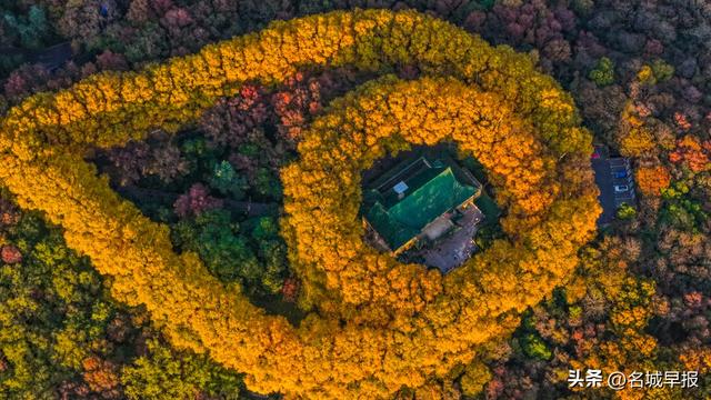 美龄宫“金色项链”风景如画
