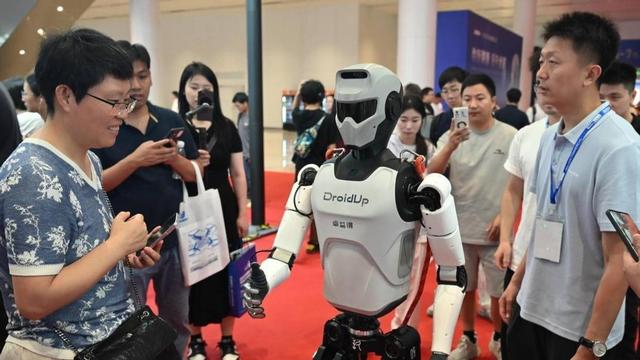 这家公司机器人20分钟售罄！生态复制苹果路，清华用它世界杯夺冠