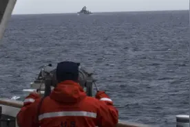 来而不往非礼也！中国4艘军舰现身美国专属经济区，美军全程应对图片