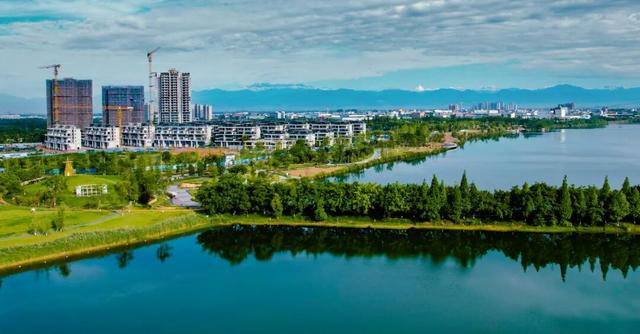 发现·公园城市 | 我在成都游“西湖”