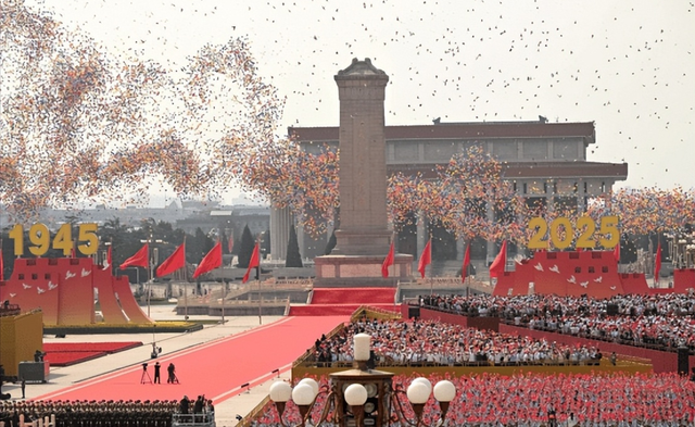 中国花小钱办大事！一场阅兵撬动千亿市场，资本正疯狂涌入中国！