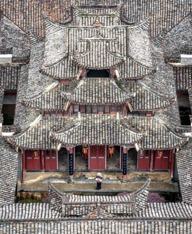 我是重庆人，一家人去成都旅居一个月，真有点想不明白这三件事