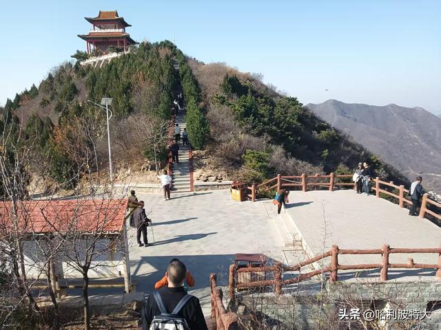 怒征西山公园，立在539.8米的顶峰