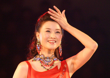 宋祖英和老友在北京观看京剧《穆桂英挂帅》