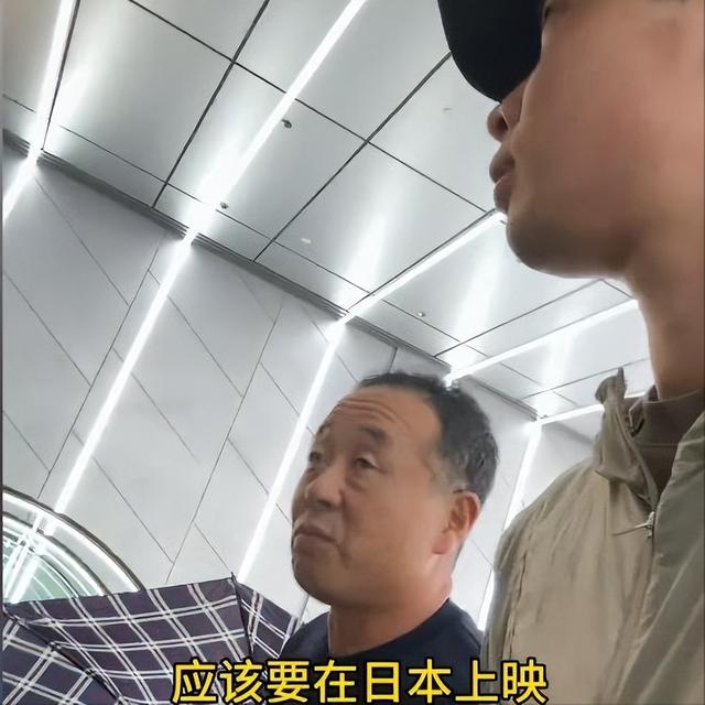 大胆！3个日本人逛南京大屠杀馆，全程大声说日语，路人表情亮眼