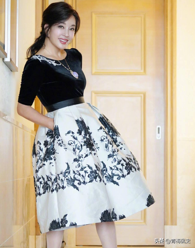 钱再多有什么用？75岁的“风流妖精”刘晓庆，已经走上另一条道路