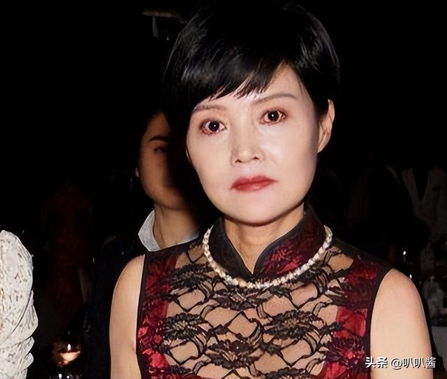 她11岁被导演看中，与名导同居多年被抛弃，如今复出却无人问津