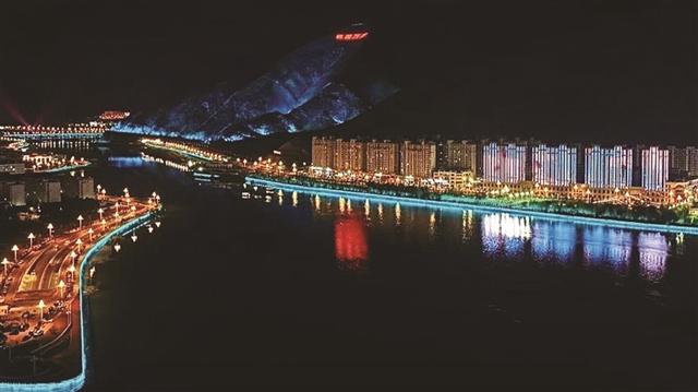 拉萨河“牦牛天团”打卡热潮点燃高原夜经济