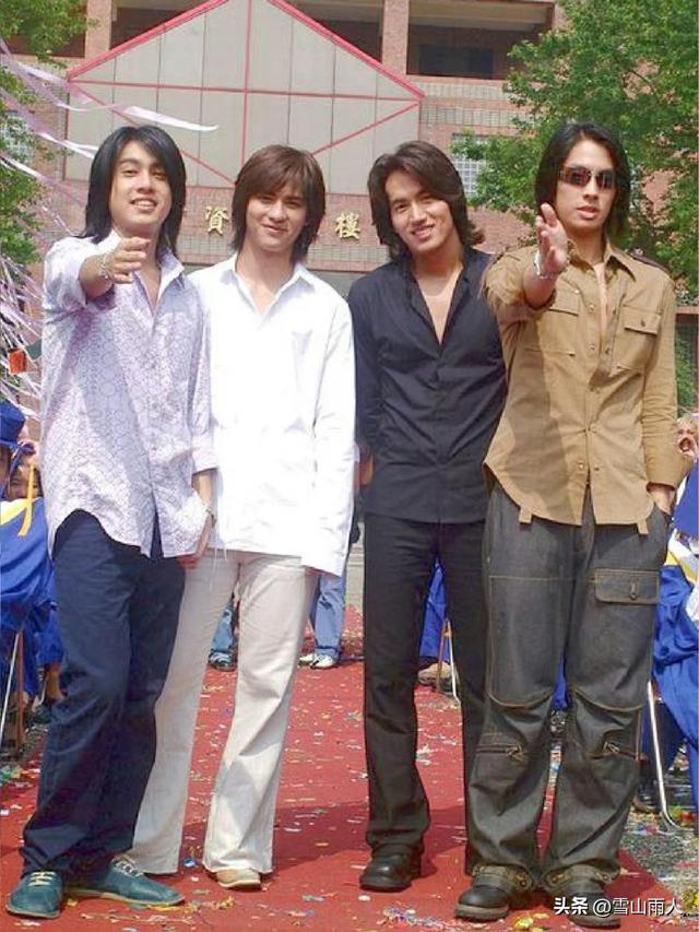 47岁吴建豪曝自拍照	，瘦到脱相，1米8壮汉变尖嘴猴腮，像小老头