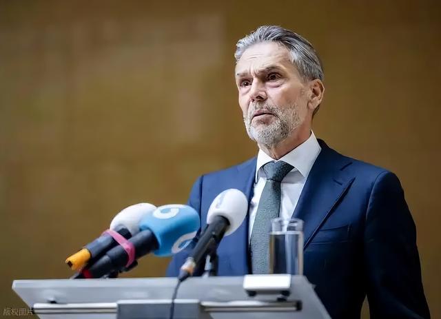 欠中企10亿！荷兰对华工厂断供，报应来了，荷兰首相要被赶下台了