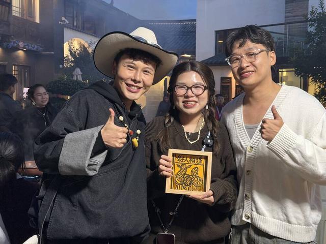 【外眼看云南】柬埔寨顶流姜思倪携家人圆梦云南：玉龙雪山遇雾亦浪漫，民宿庆生显温情