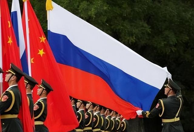 仗打了1000多天，美国终于发现不对劲：原来中国三年前就选对了！