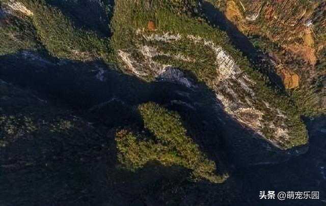 冬日三峡库区现色彩狂欢，秭归山村如宝石散落，错过等一年