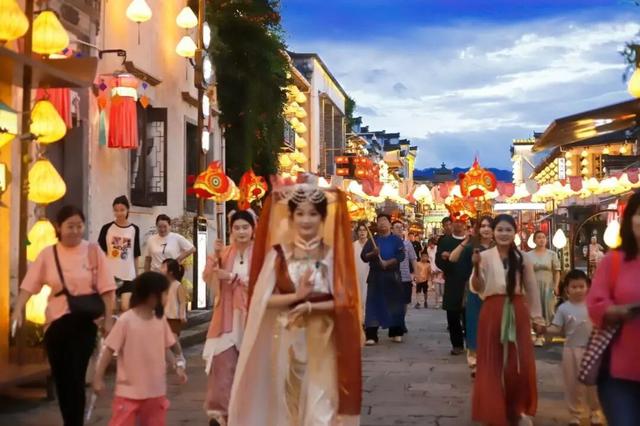 刷屏朋友圈的黟县秋！在这里，慢享“退休式周末”~ | 皖美冬日 | 第十五届安徽国际文化旅游节