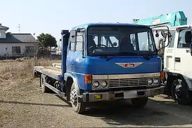 八十年代进口过的日本右舵日野卡车，开过的人都已经老了图片