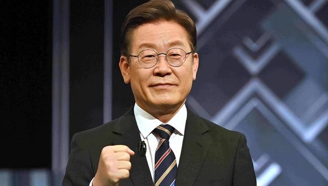 韩国特使团抵达北京，带来总统亲笔信，下飞机的第一句话不简单，中方回应很干脆