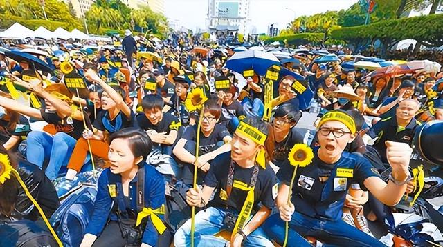 洪秀柱刚观礼完9·3阅兵，岛内支持度大反转，台当局矛头对准新北