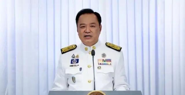 76岁高龄他信被判服刑一年，佩通坦彻底认命，感谢泰王法外开恩