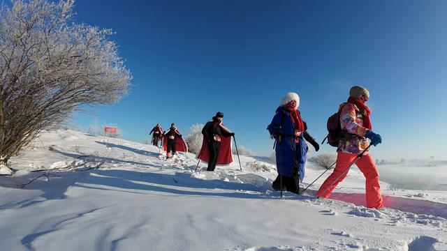 黑河市冰雪狂欢季暨“冰超”黑蒙极寒穿越挑战赛在嫩江盛大启幕