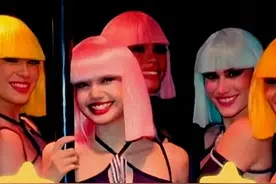 Lisa第一场疯马秀演出，脱到剩内衣丁字裤，视频流出图片