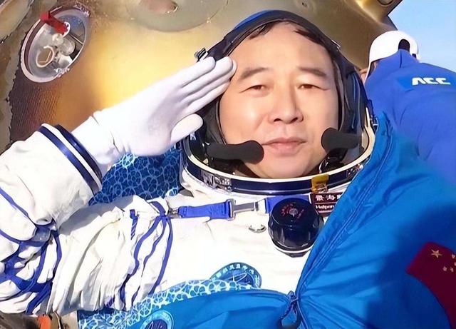 我国首位航天员杨利伟，被授予少将军衔，退休后能享受什么待遇？