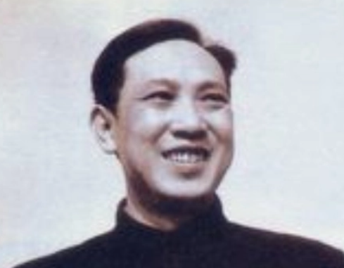 9岁男孩独闯北京，称毛主席是他外公，毛主席大笑：拿100元送回家
