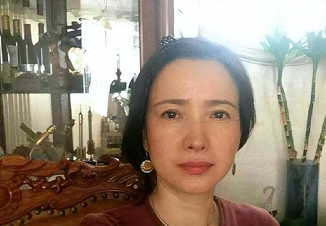 何晴告别礼仅2天，恶心一幕出现！临终前住院照流出，好友曝遗愿