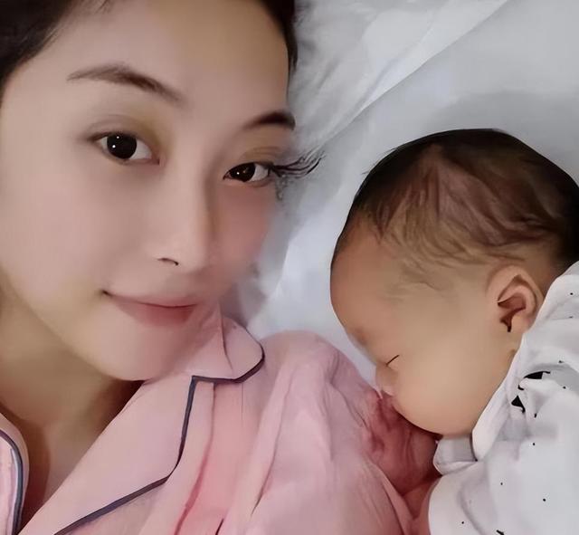 “买英国精子生3娃	”的山东女人，8年后现状曝光！如今她后悔不？