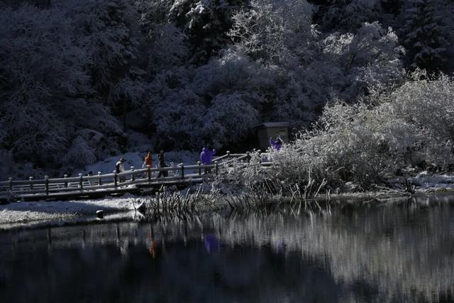达古冰川 “不止 4860 米” 的深度浪漫，藏着信仰与烟火气