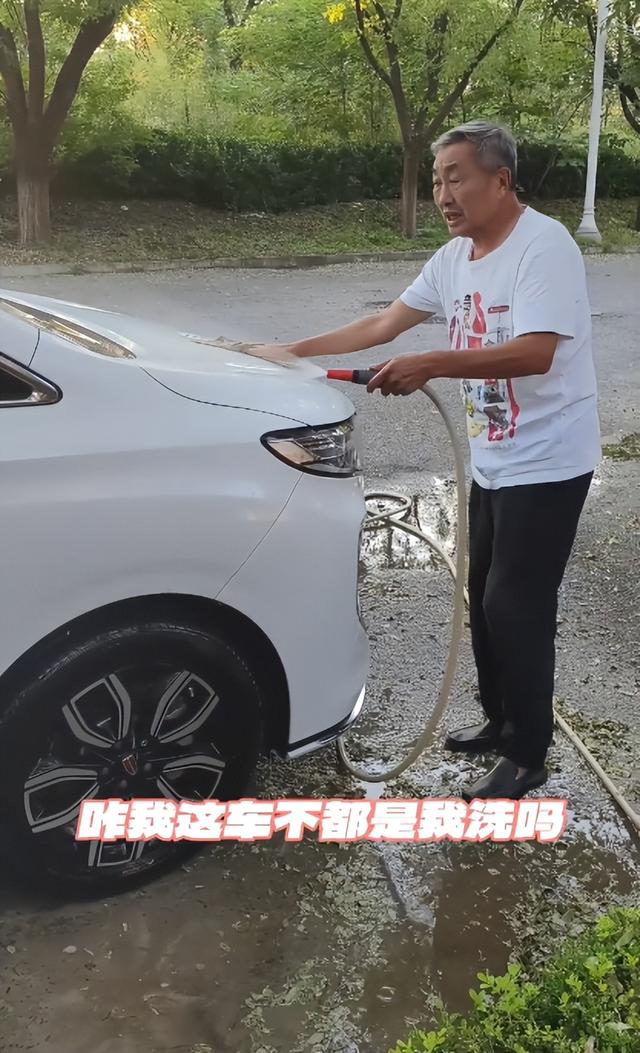 别作了！杜源住别墅开40万车，徒手洗车闪伤腰，只为省20块洗车钱