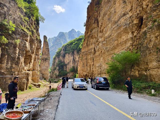 去蔚县自驾游的路上，免费欣赏空中草原和深山峡谷