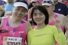 马拉松赛场上现‘野鸳鸯’！女主订婚照疑曝光，两人关系扑朔迷离图片