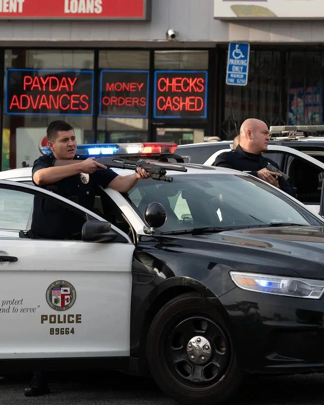 美国执法暴力引争议	，3名前总统出山，不到24小时，白宫退让了？