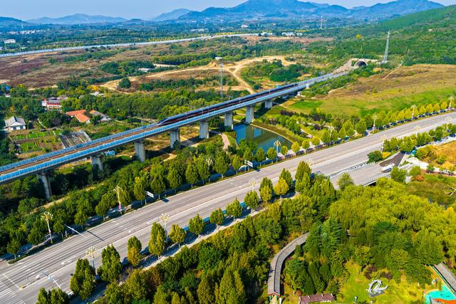 深秋泰安陡山河