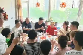太热闹！黄晓明姥姥96岁大寿，家族出动大团圆，黄妈撒娇表情好萌图片