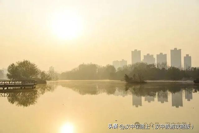 汉中汉江湿地晨景绝了！薄雾锁江，鸟戏江波，宛如仙境！